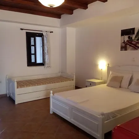 Traditional Apartments Plagiaki Néon Oítilon Extérieur photo