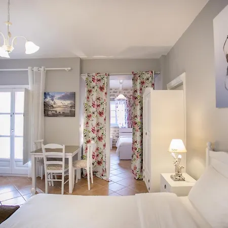Traditional Apartments Plagiaki Néon Oítilon Extérieur photo