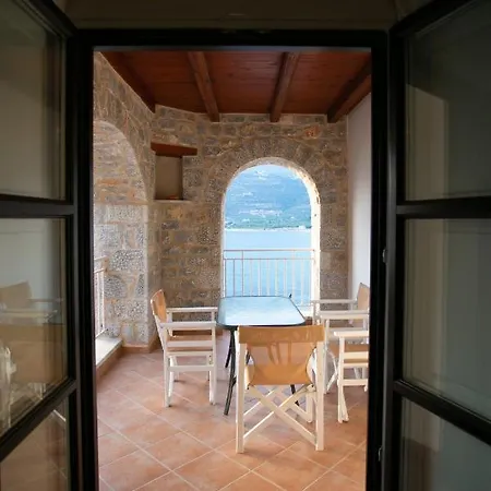 Traditional Apartments Plagiaki Néon Oítilon Extérieur photo