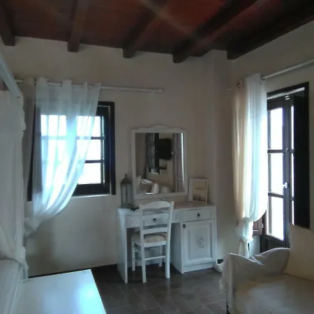 Traditional Apartments Plagiaki Néon Oítilon Extérieur photo