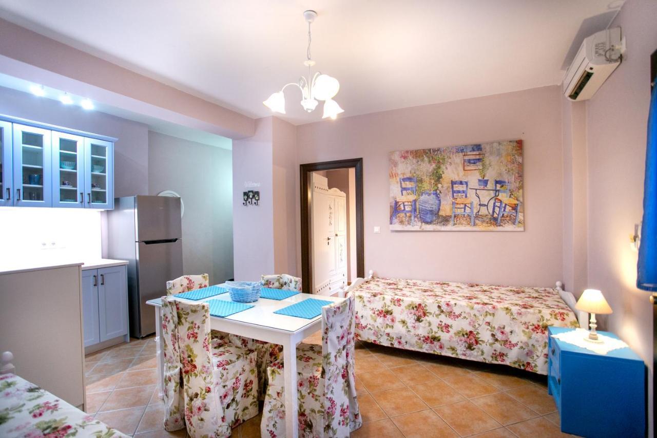 Traditional Plagiaki Appartement Néon Oítilon