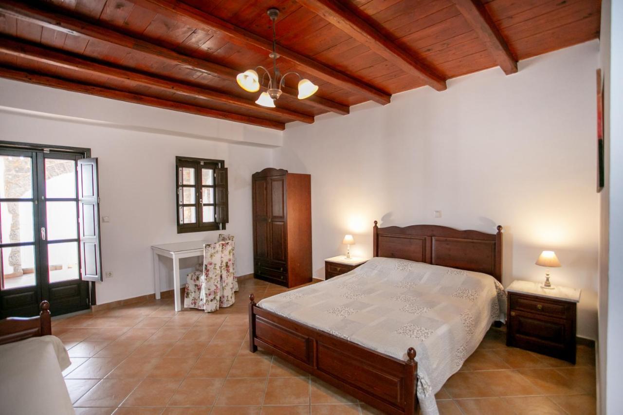 Traditional Plagiaki Appartement Néon Oítilon