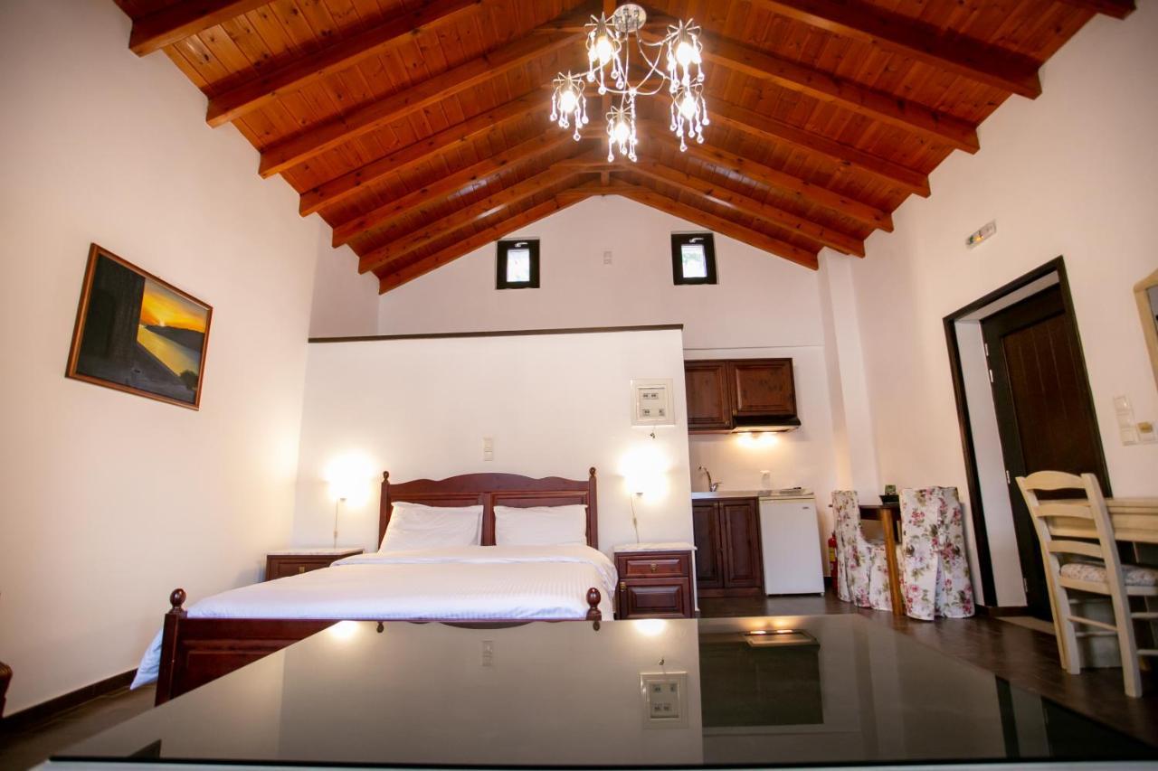 Traditional Plagiaki Appartement Néon Oítilon