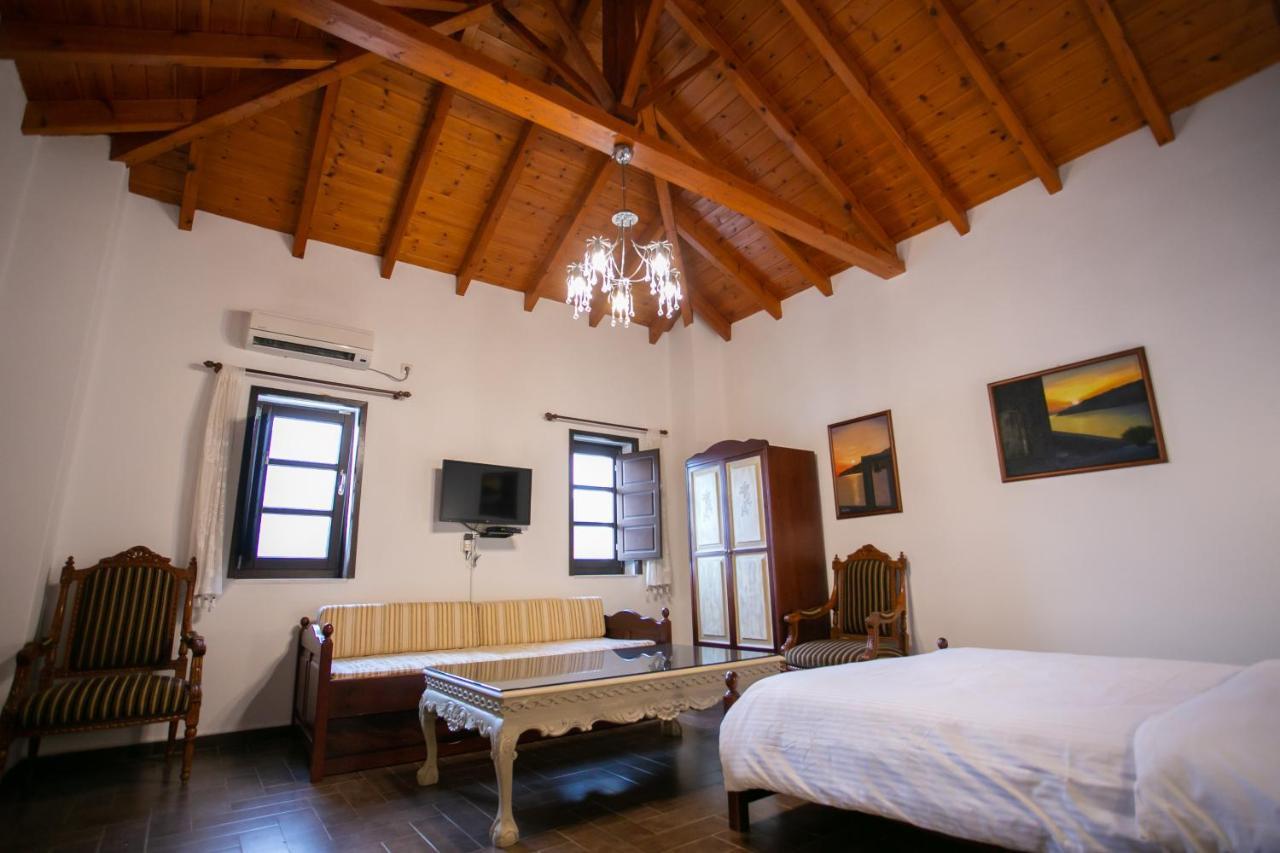 Traditional Plagiaki Appartement Néon Oítilon