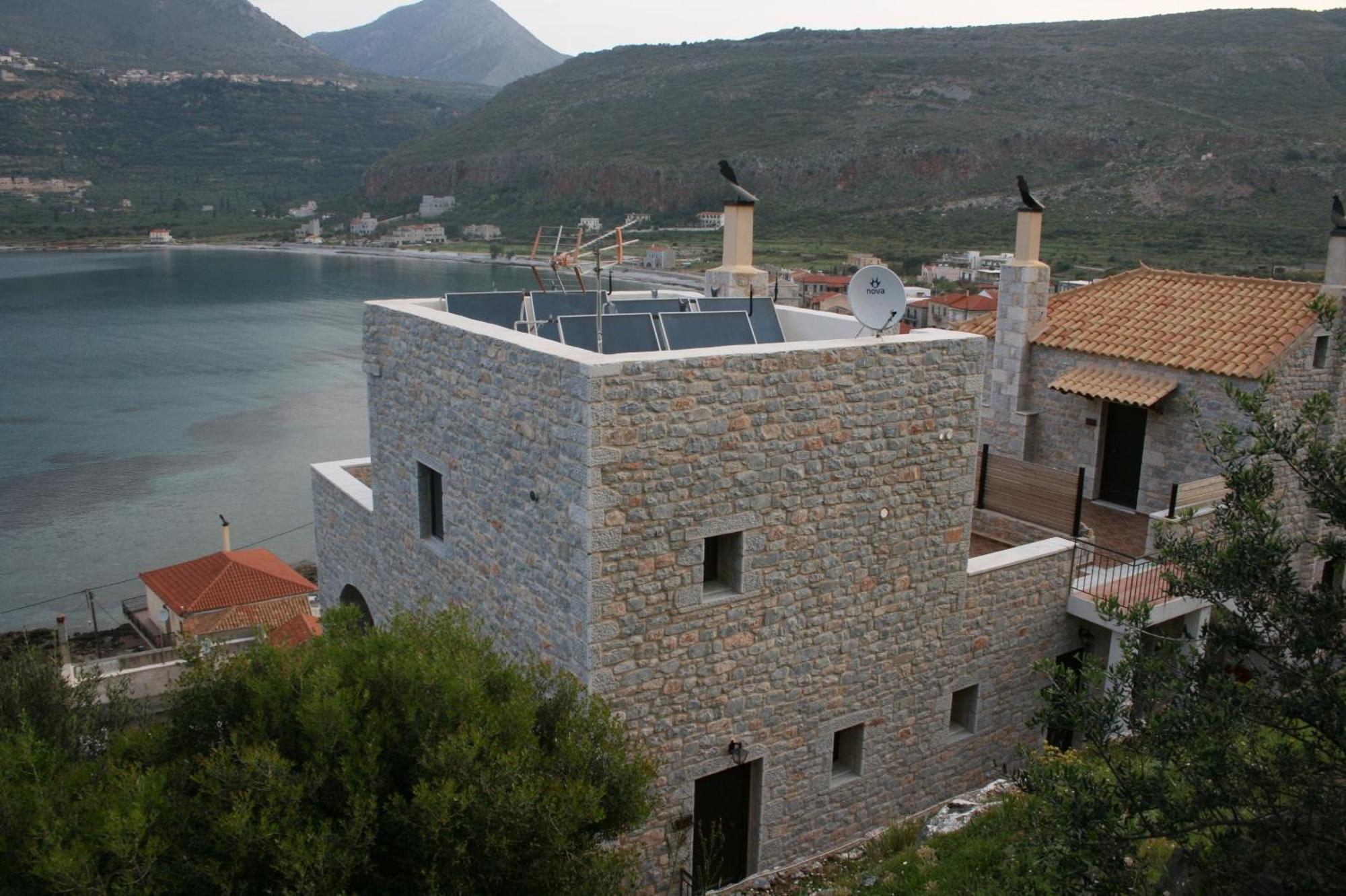 Traditional Plagiaki * Néon Oítilon